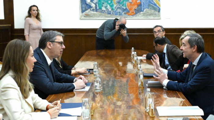 Vučić sa predsednikom EDF-a o saradnji u energetici i nuklearnoj energiji