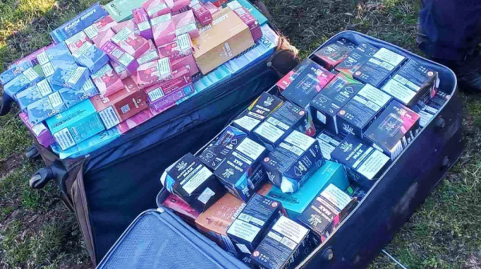 Zaplenjena puna prikolica elektronskih cigareta i tečnosti u vrednosti 5,5 miliona: Priveden muškarac iz Preševa