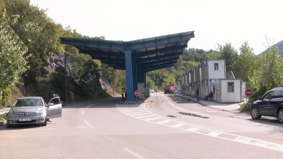 Tri policajca MUP-a Srbije privedena na Jarinju: Dvojica pušteni, jedan zadržan