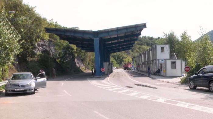 Tri policajca MUP-a Srbije privedena na Jarinju: Dvojica pušteni, jedan zadržan