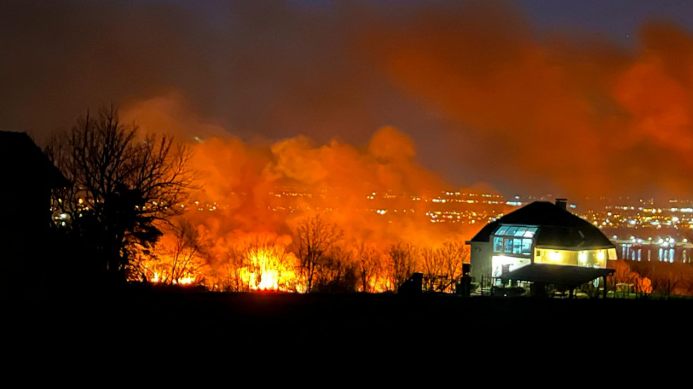 Veliki požar u ritu između Beočina i Rakovca