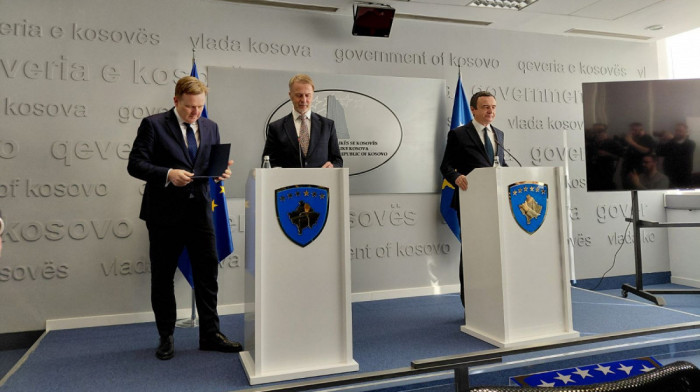 Sorensen stigao u Prištinu: Tema razgovora sa Kurtijem najavljeni zakon o strancima i vozilima