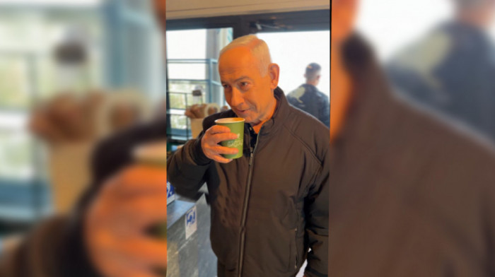 Netanjahu objavio video kako pije kafu dok IRGC preti da će ga ubiti: "Kažu da sam šta? Pogledajte"
