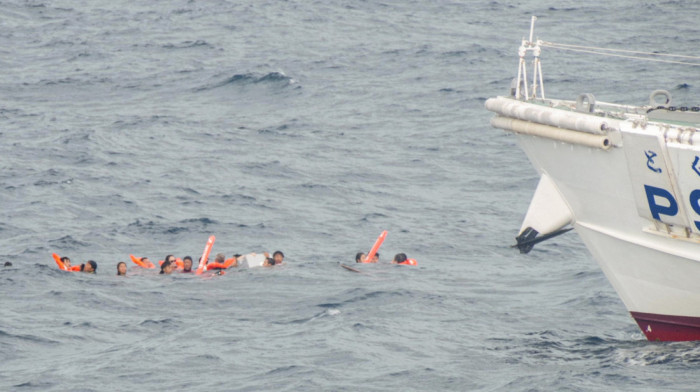 Dve osobe poginule nakon što su se prevrnula dva čamca sa učenicima u Japanu