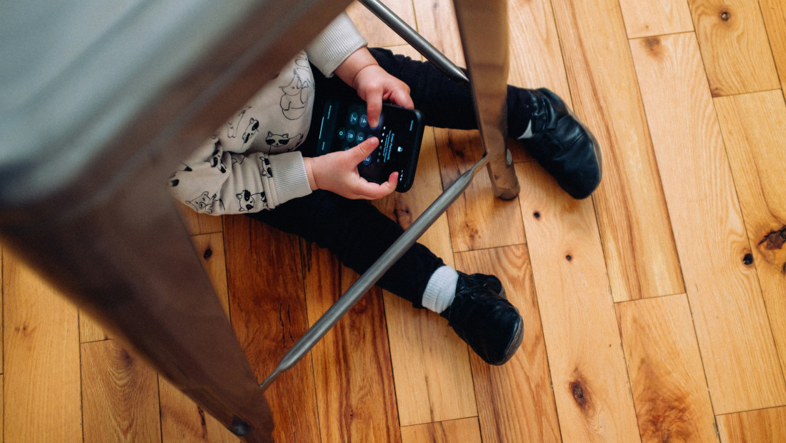 Tri četvrtine devetomesečnih beba u Velikoj Britaniji provodi vreme pred ekranima