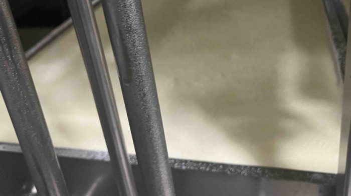 Otkupne cene kravljeg mleka lane smanjene, potrošačke blago povećane