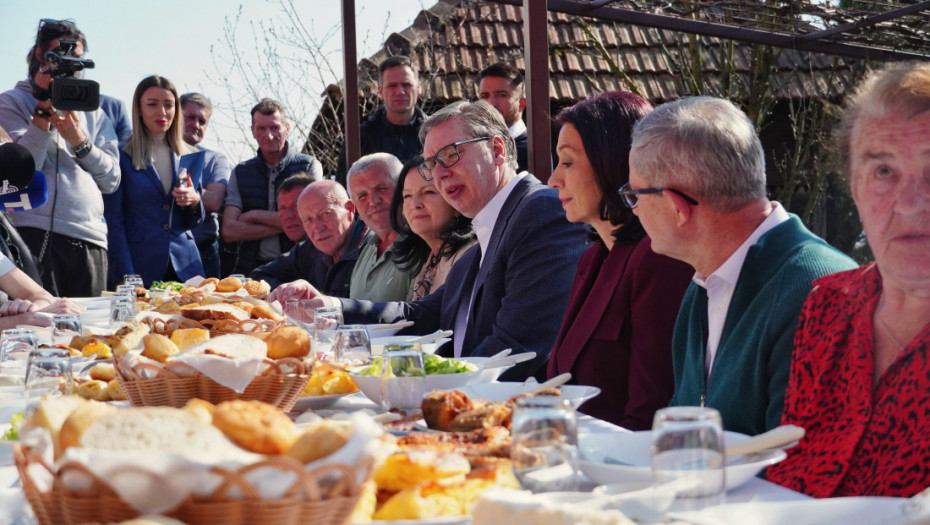 Vučić u Sevojnu: Gradiće se i brza saobraćajnica od Požege do Užica