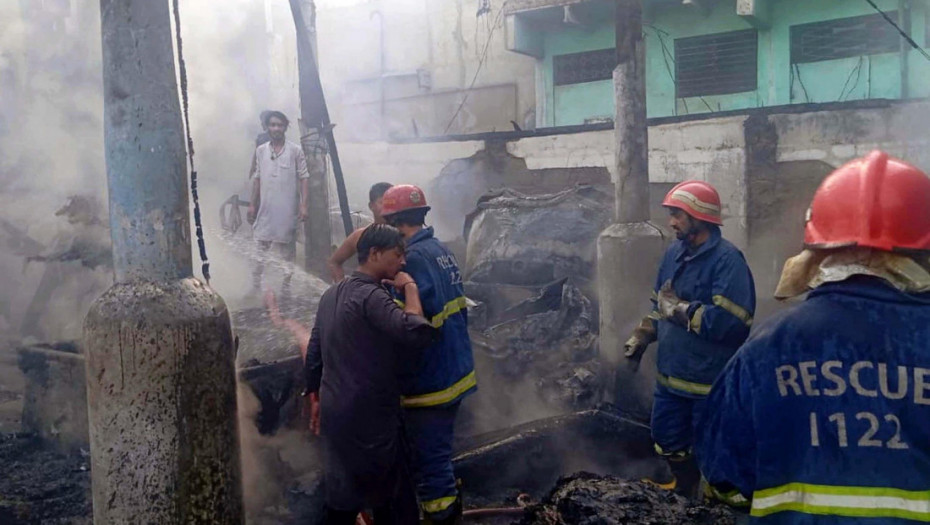 Tragedija u Pakistanu: Srušio se krov prodavnice dok su žene čekale socijalnu pomoć pred Bajram, najmanje osam mrtvih