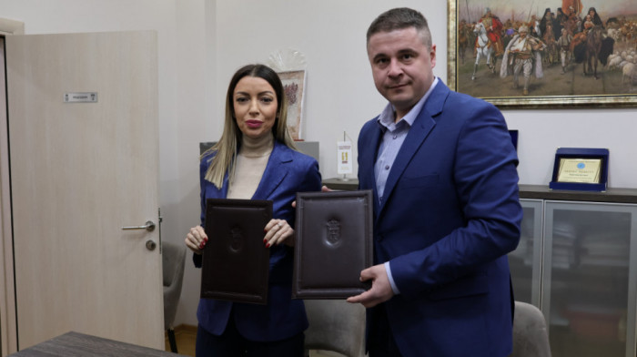 Mesarović potpisala ugovor za rekonstrukciju vodovodne mreže u Guči