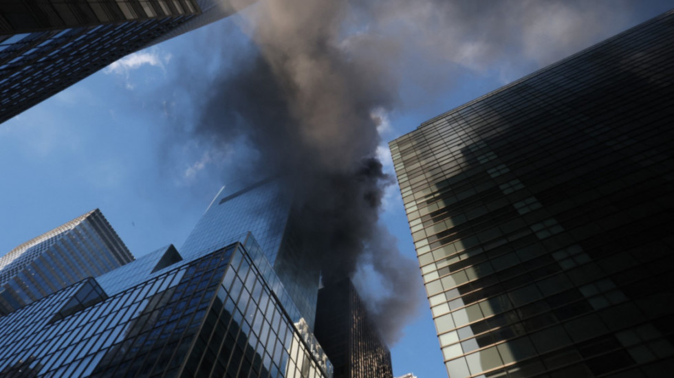 Požar na krovu solitera na Menhetnu:  Tri osobe lakše povređene