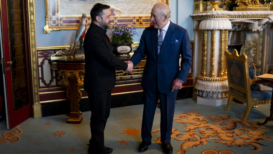 Zelenski poklonio tablet kralju Čarlsu III: Omogućava uživo praćenje situacije na bojnom polju u Ukrajini