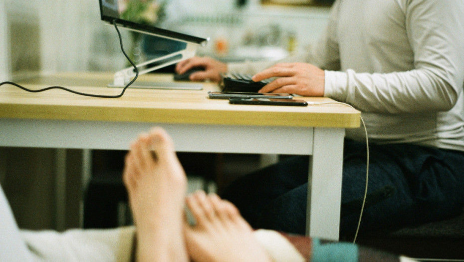 Studija: Rad od kuće podstiče natalitet, posebno kada oba partnera rade na daljinu