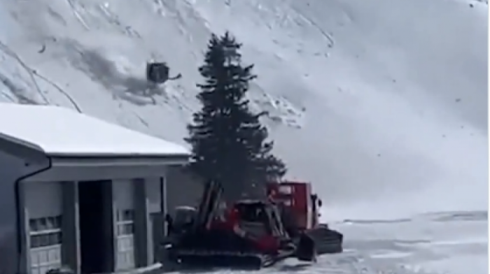Otkačila se gondola u Švajcarskom skijalištu: Survala se niz padinu, ima povređenih (VIDEO)