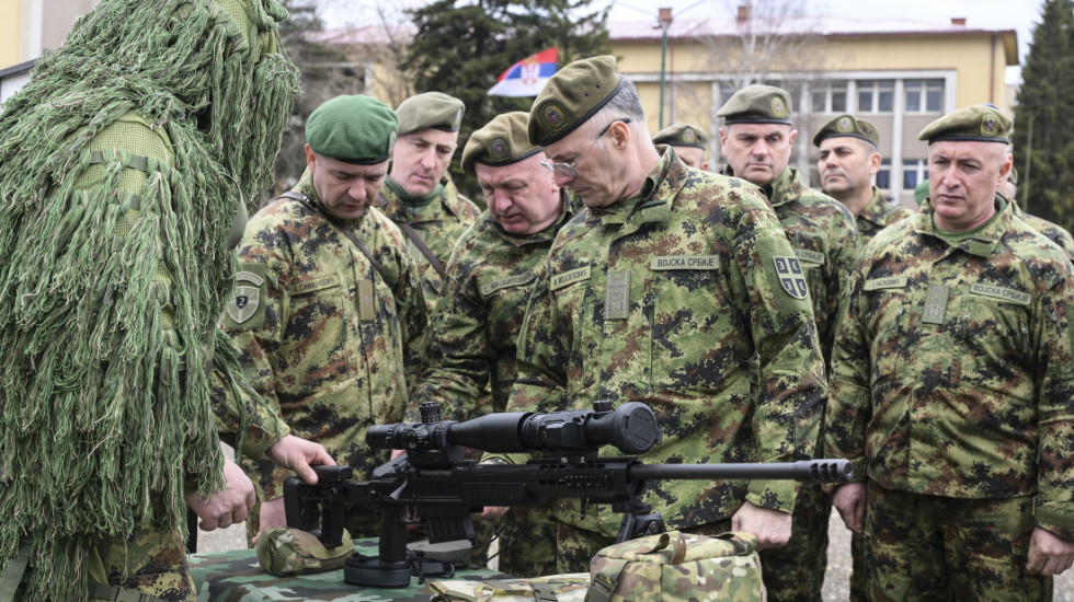 Mojsilović u obilasku jedinica u Kraljevu: Nastavljamo sa nabavkom naoružanja i opreme