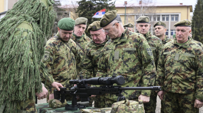 Mojsilović u obilasku jedinica u Kraljevu: Nastavljamo sa nabavkom naoružanja i opreme