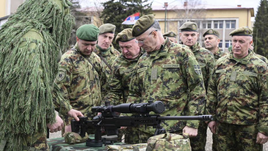 Mojsilović u obilasku jedinica u Kraljevu: Nastavljamo sa nabavkom naoružanja i opreme