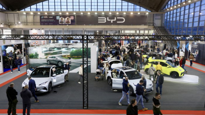 Posetioci sajma automobila u Beogradu spremni da plate do 30.000 evra, uglavnom traže benzince ( FOTO)