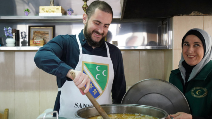 Ministar Zukorlić pripremao i delio iftare u vakufskoj kuhinji (VIDEO)