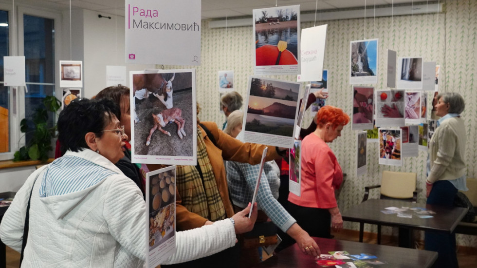 Otvorena humanitarna izložba fotografija žena obolelih od raka dojke Ružičasti kadar