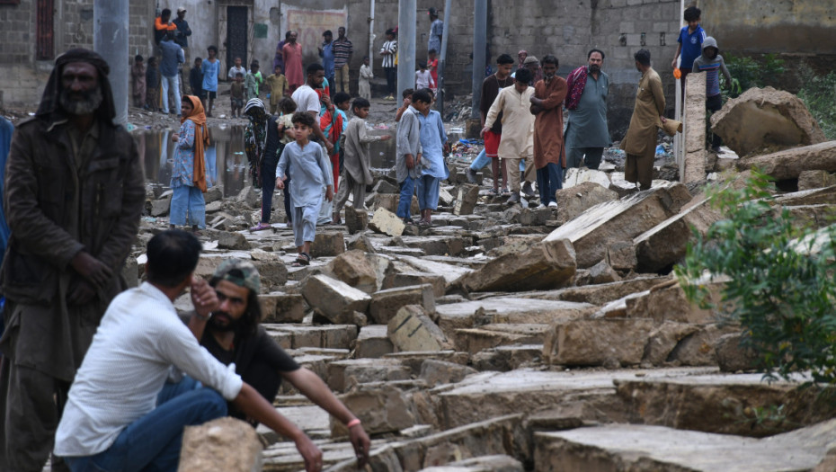 Najmanje 21 osoba poginula u oluji u Pakistanu, urušili se zidovi i krovovi