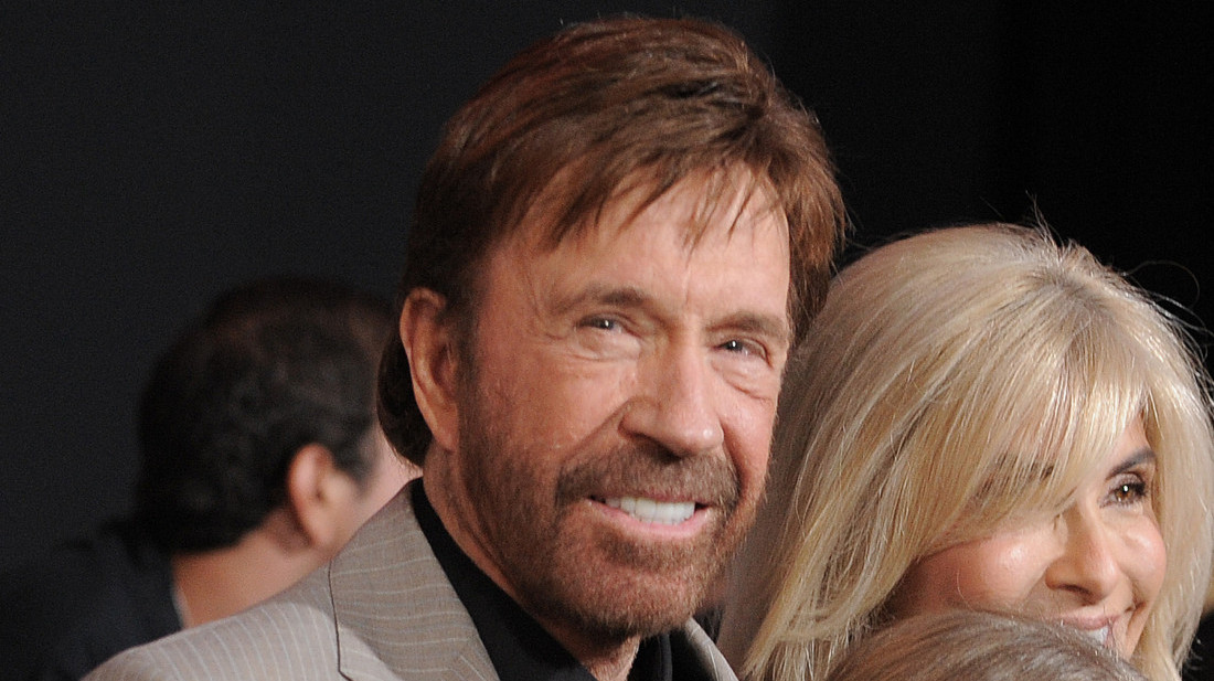 "Mrak se plaši Čaka Norisa": Kako je zvezda akcionih filmova postala internet fenomen