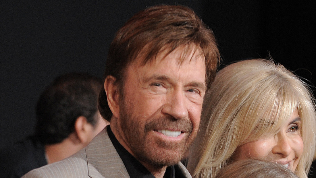 "Mrak se plaši Čaka Norisa": Kako je zvezda akcionih filmova postala internet fenomen