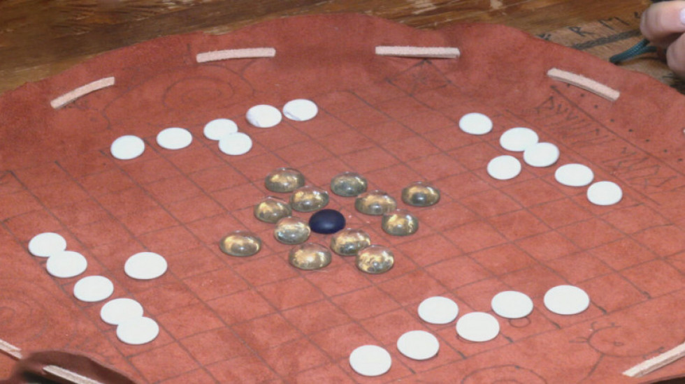 Srednjovekovne društvene igre u srcu Beograda: od Knefa Tafela do igre strpljenja u "Gnezdu Orlova"