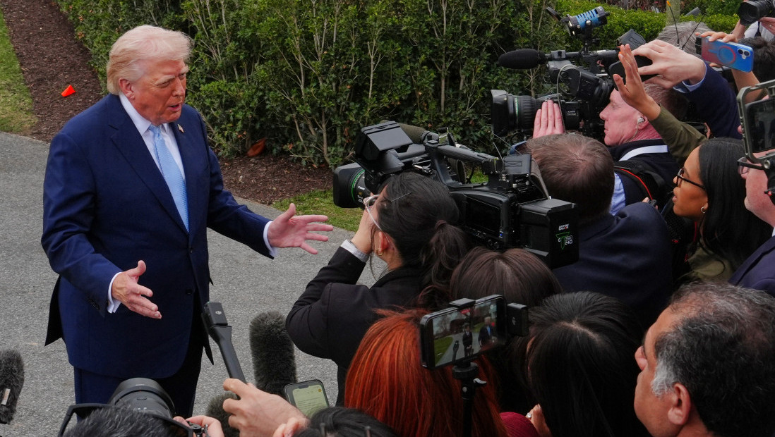 Tramp: Britanija je trebalo da "reaguje mnogo brže" u vezi sa dozvolama za korišćenje baza