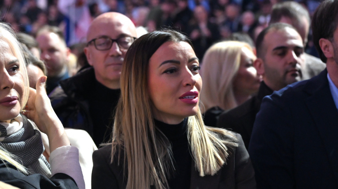 Mesarović na skupu u BG Areni: Ponosna na građane koji podržavaju mir i stabilnost