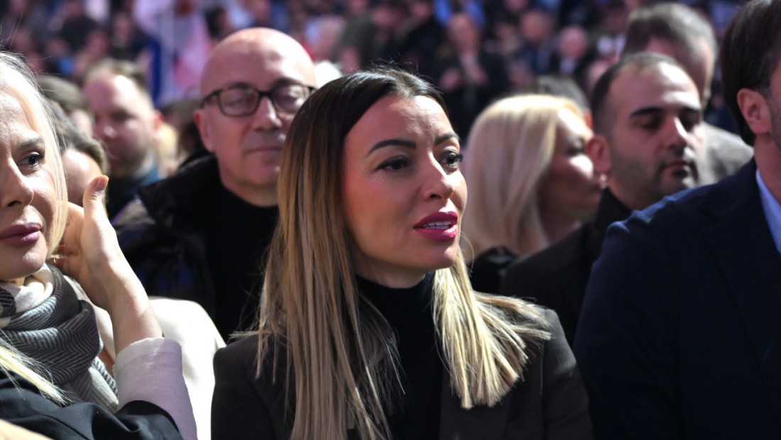 Mesarović na skupu u BG Areni: Ponosna na građane koji podržavaju mir i stabilnost