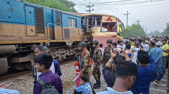 Sudar voza i autobusa u Bangladešu, poginulo 12, povređeno oko 20 ljudi