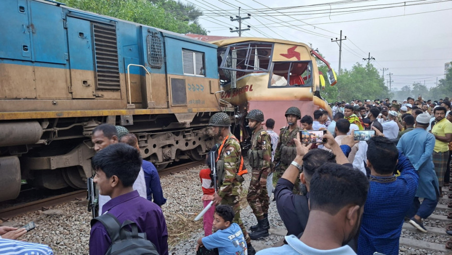 Sudar voza i autobusa u Bangladešu, poginulo 12, povređeno oko 20 ljudi