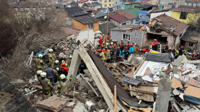 Tragedija u Istanbulu: Srušile se dve zgrade, spasilačke ekipe tragaju za nestalima