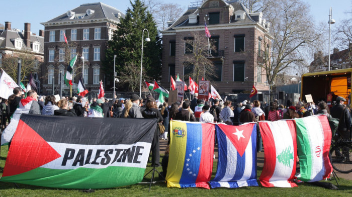 Protest u Amsterdamu: Stotine ljudi protiv rata u Iranu i režima u Teheranu