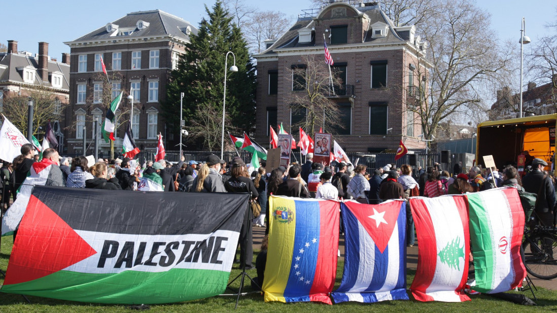 Protest u Amsterdamu: Stotine ljudi protiv rata u Iranu i režima u Teheranu