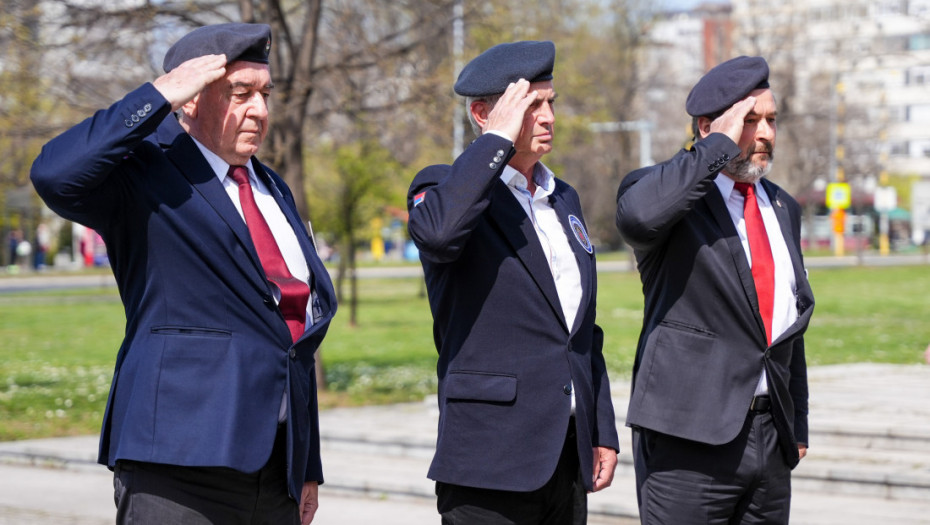 Obeležavanje godišnjice od NATO agresije: Zagrađanin položio venac u znak sećanja na poginule policajce