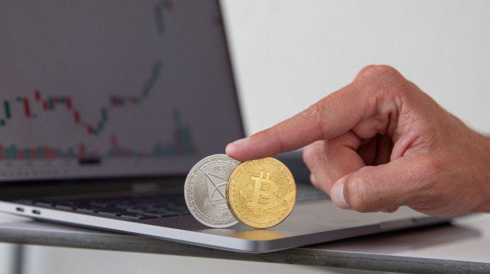 Bitkoin porastao za 2,38 odsto na 61.773 evra, itirijum za 2,55 odsto na 1.885 evra