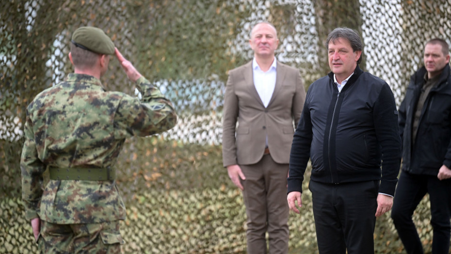 Ministar Gašić obišao kasarnu "Knjaz Miloš Obrenović" u Knjaževcu