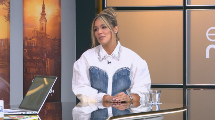 "Zvanično dvoje": Marija Mikić objavila novu pesmu (VIDEO)