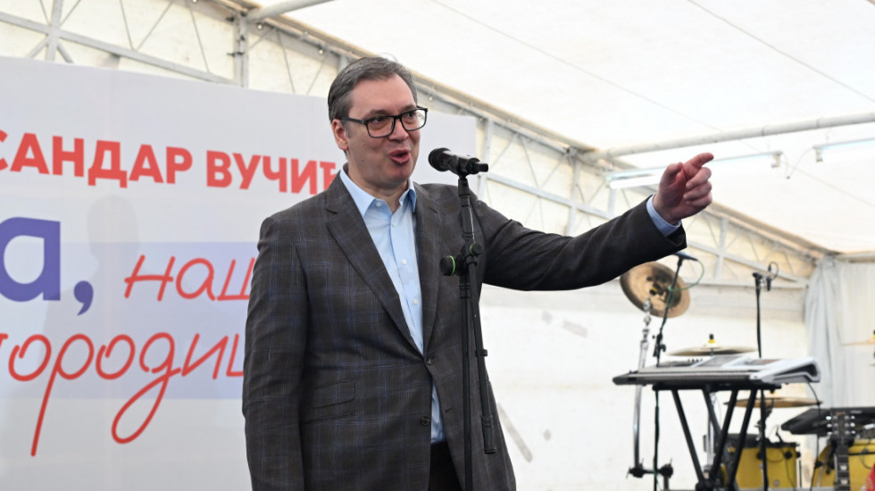 Vučić posetio Kulu pred lokalne izbore: Predsednik o napadu na aktiviste SNS-a