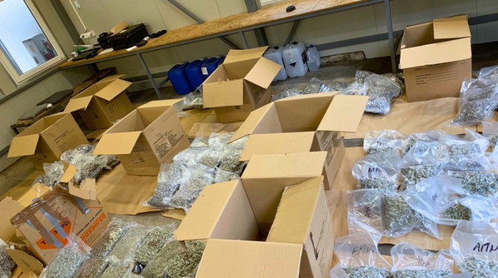 Velika zaplena droge na prelazu Šid: Policija pronašla 90 kilograma marihuane u kamionu (VIDEO, FOTO)