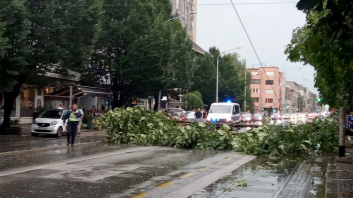 Nevreme u regionu: Sneg u Hercegovini, grad u Mostaru, Neumu i Međugorju, crveno upozorenje u Zagrebu