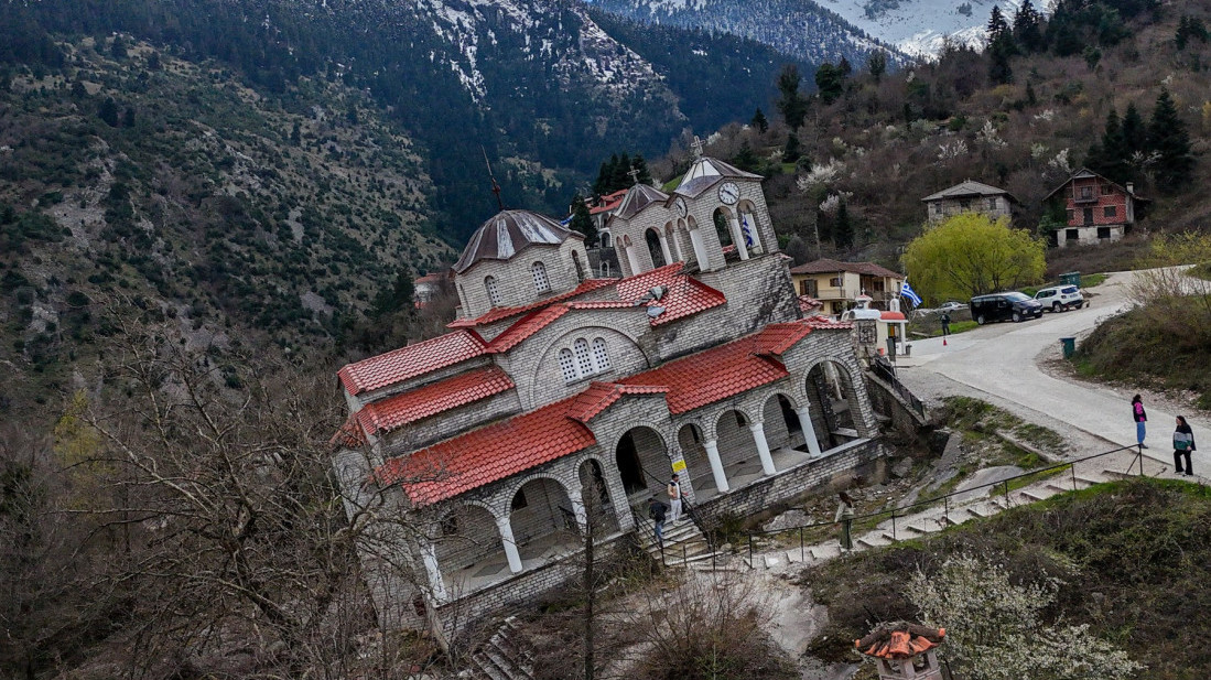 Nakrivljenija od tornja u Pizi: U Grčkoj postoji crkva koja izgleda kao da prkosi zakonima gravitacije