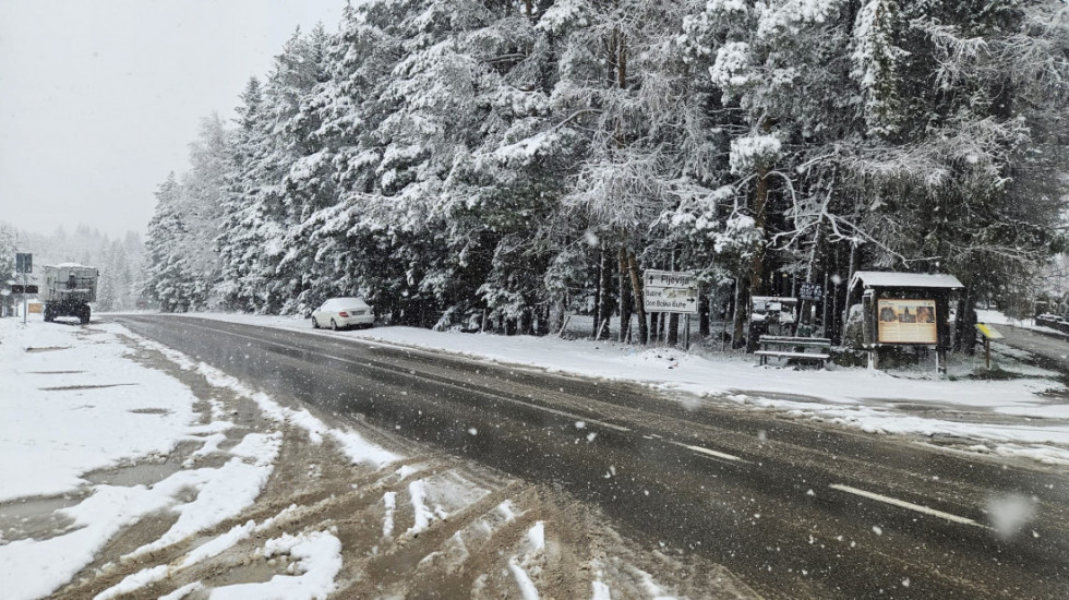 Tokom noći palo do 10 centimetara snega u višim predelima opštine Prijepolje