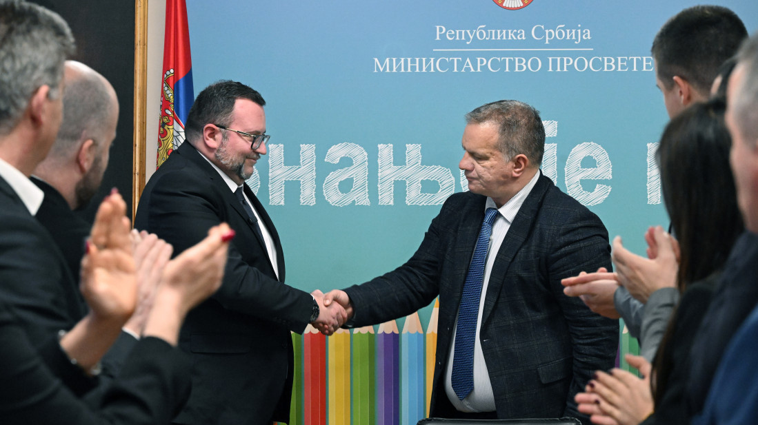 Fakultet srpskih studija u Nišu dobio akreditaciju: Stanković uručio dozvolu za rad