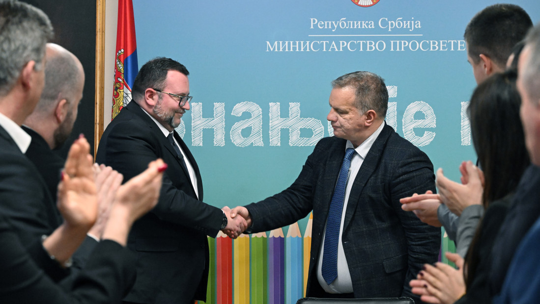 Fakultet srpskih studija u Nišu dobio akreditaciju: Stanković uručio dozvolu za rad