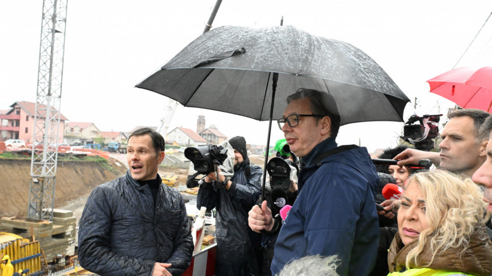 Vučić obišao radove na gradnji pruge od grada do Ekspa i Nacionalnog stadiona