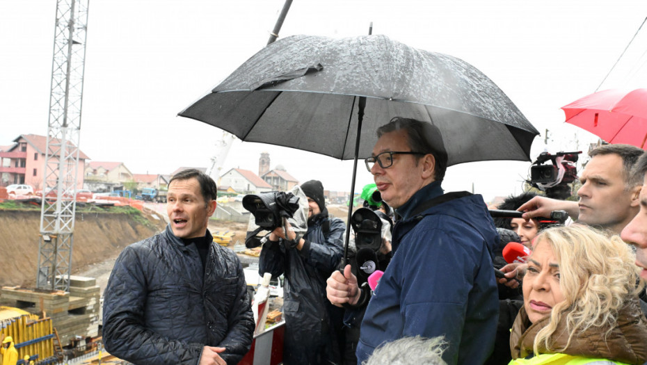 Vučić obišao radove na gradnji pruge od grada do Ekspa i Nacionalnog stadiona