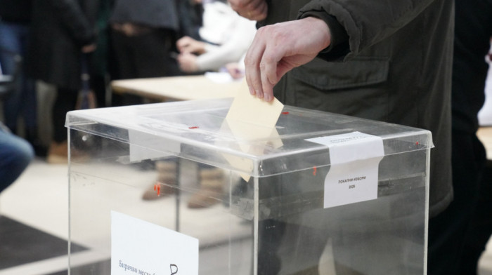 LOKALNI IZBORI U SRBIJI Građani biraju odbornike u deset opština i gradova, pristižu prvi podaci o izlaznosti