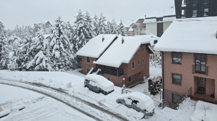 Zlatibor zavejan snegom: Padavine u Zapadnoj Srbiji, brojne ekipe na terenu (FOTO)
